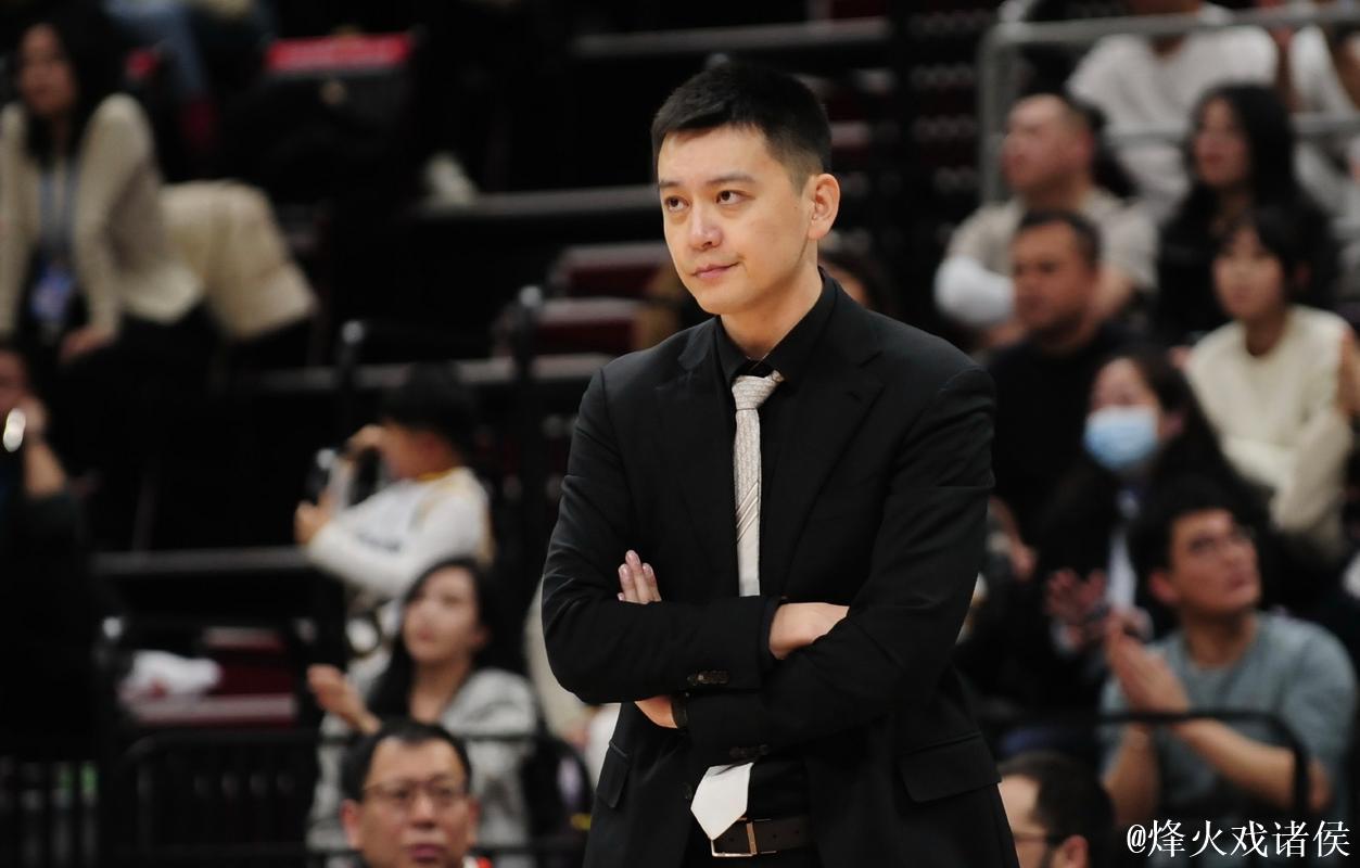 辽宁男篮打出精彩一战，但有三个问题还是要问问杨鸣主教练